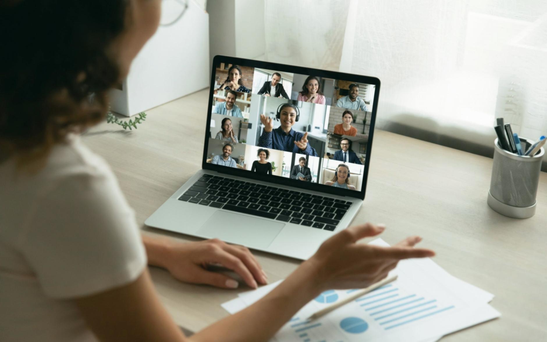 Groupe de participants lors d'un atelier collaboratif